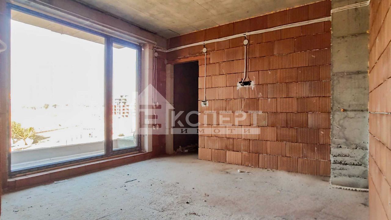 Продава се Тристаен апартамент в Пловдив, Христо Смирненски - 135 кв.м за 1149 €/кв.м - Снимка #12