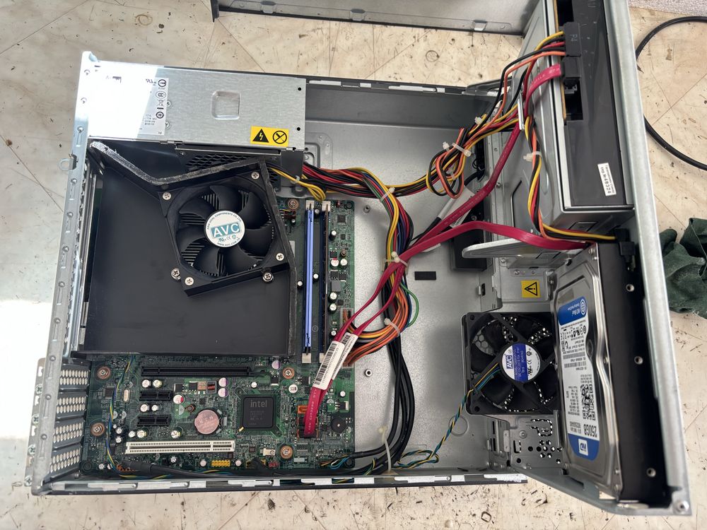 Компютър Lenovo с Intel Pentium, 4гб РАМ, 250гб диск и Windows 10