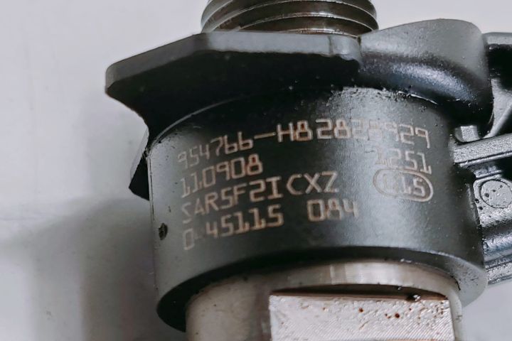 Injector 2.0 dci 0445115084 Renault Megane a 3-a generatie seria