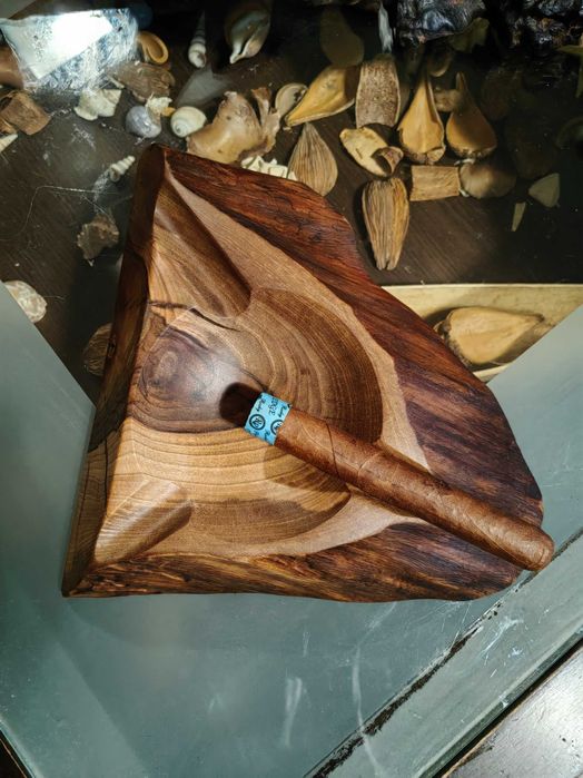 Пепелник за пури