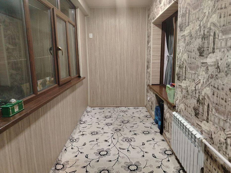 Chirchiq sh 8 mikrorayon 1 etaj 2 xonali uy sotiladi