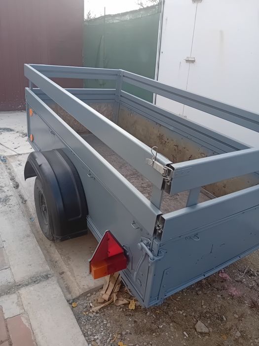 Remorca auto.          .