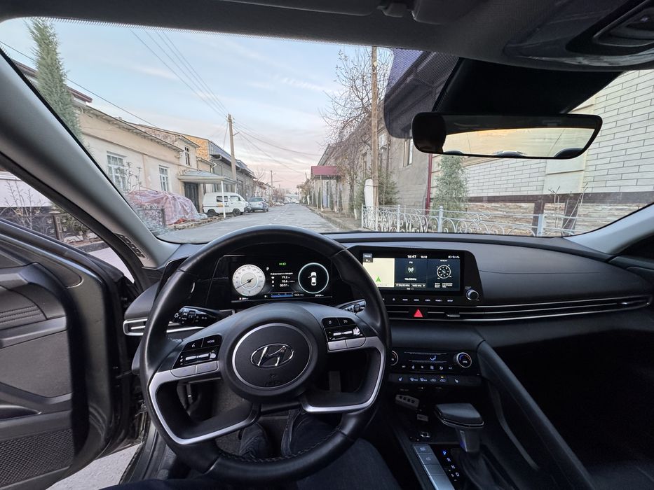 Hyundai Elantra продается