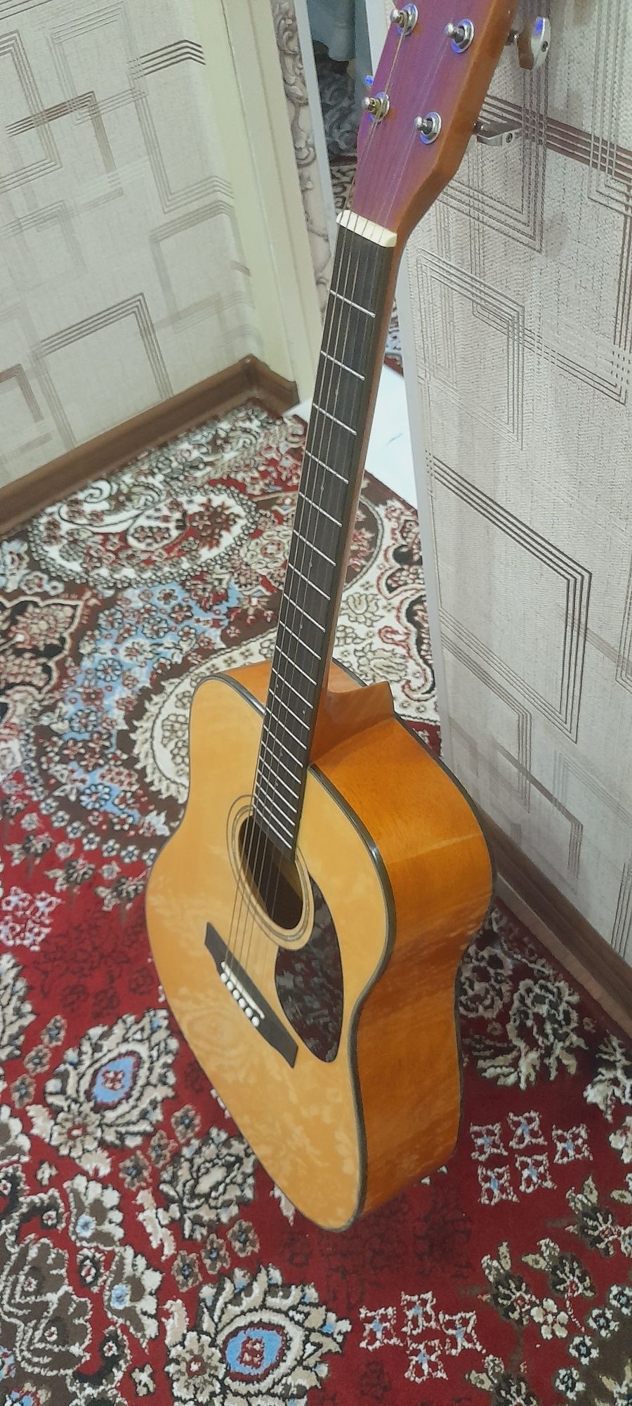 Gitara holati zo'r fender kompaniyasining arginal cd60 gitarari