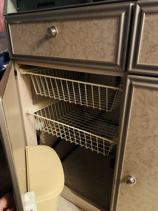 Кухня за каравана -  хладилник, мивка, котлони