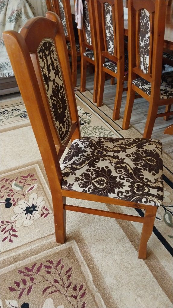 Стол и стулья почти новые