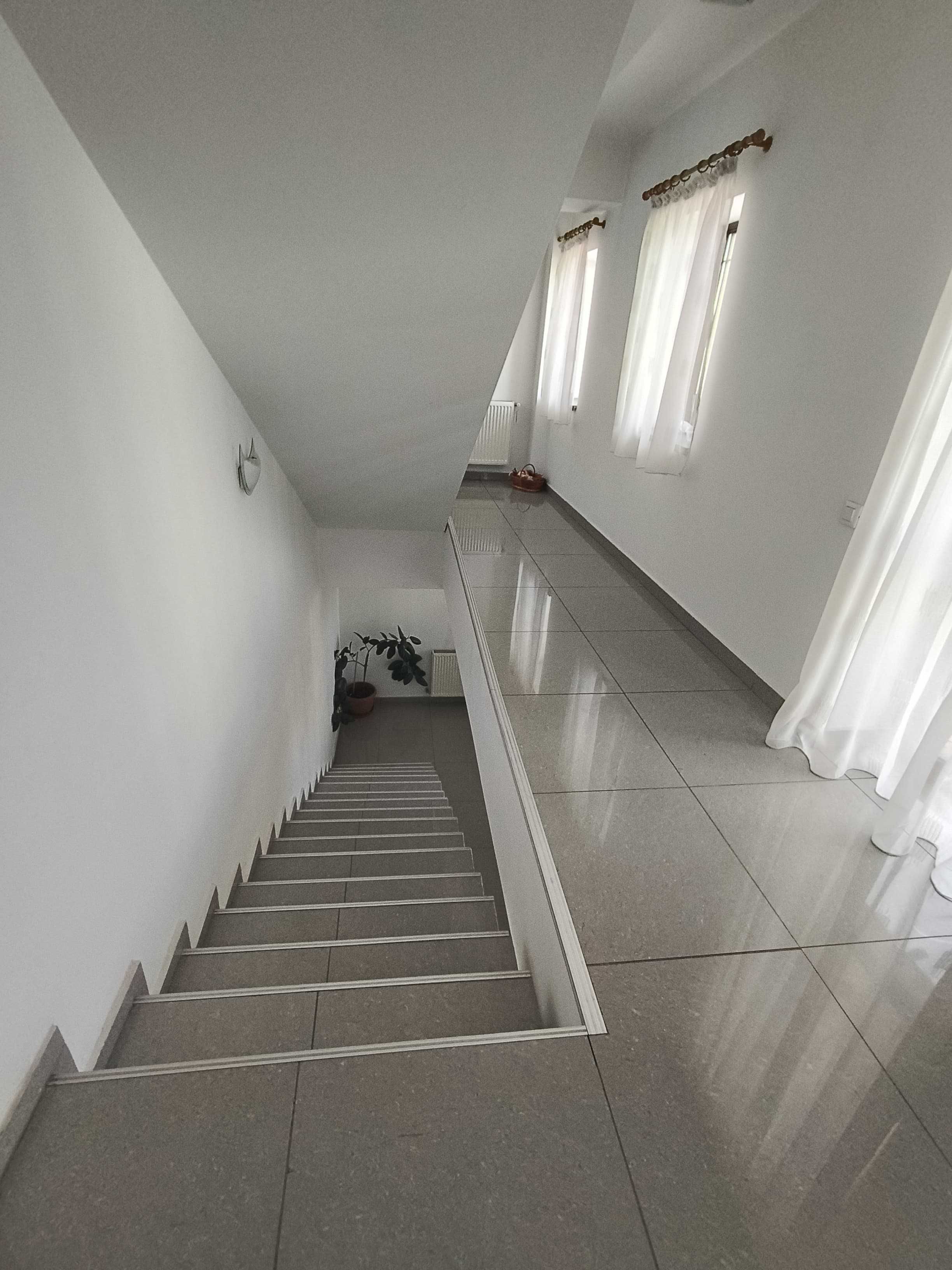 Vand casa in comuna 1 Decembrie -2 zone separate 507 mp