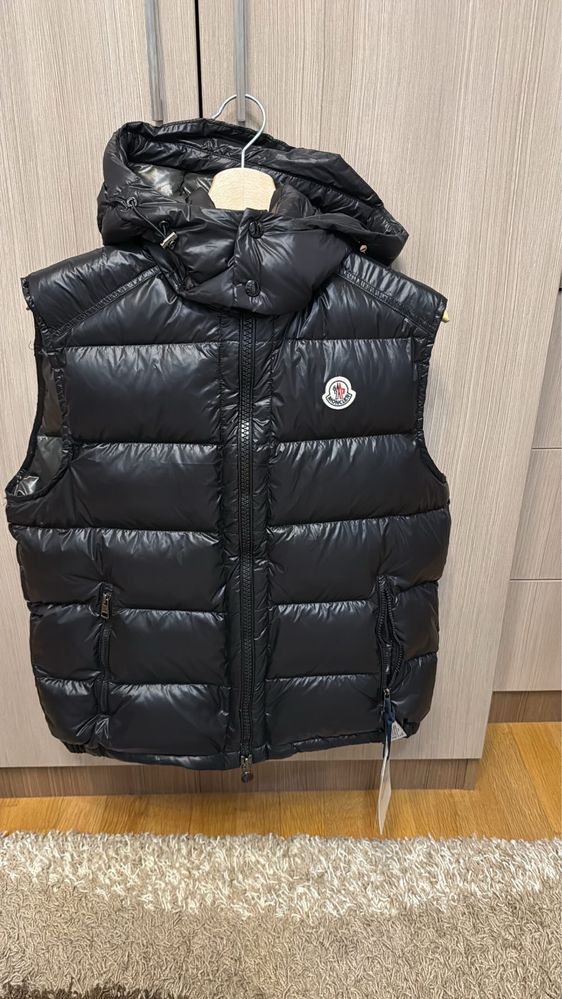 Moncler елек