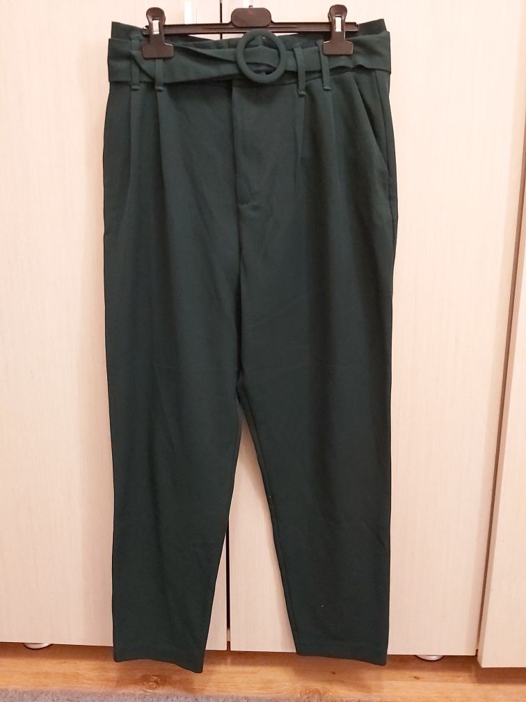 Pantaloni chino Zara