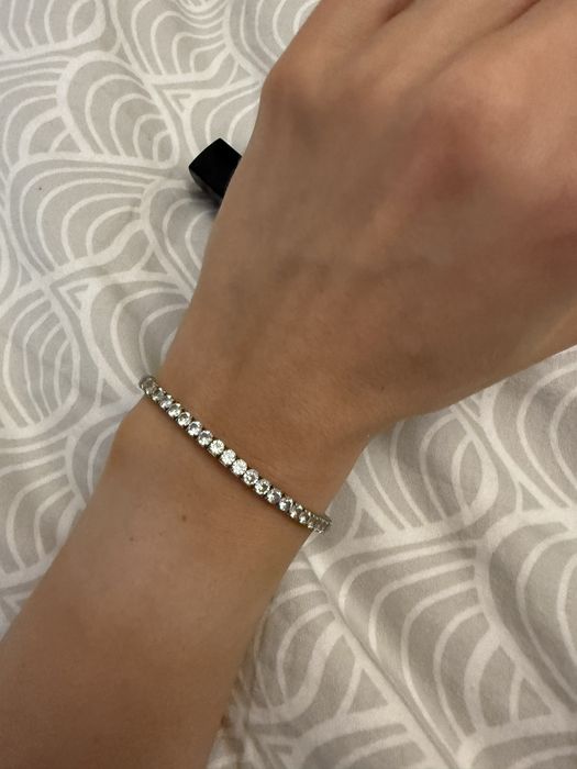 Сребърна тенис гривна с циркони на ластик