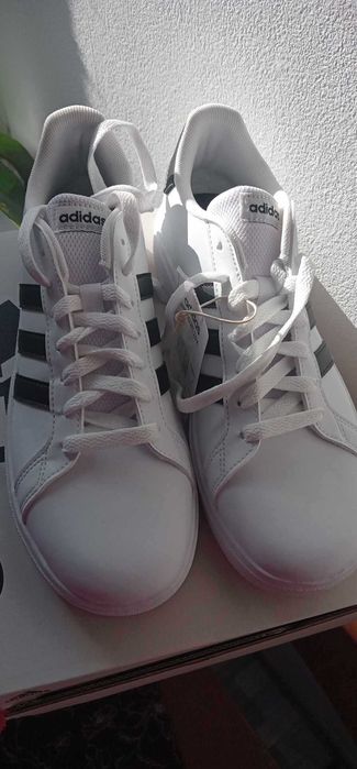 Vand adidașii  noi de dama
