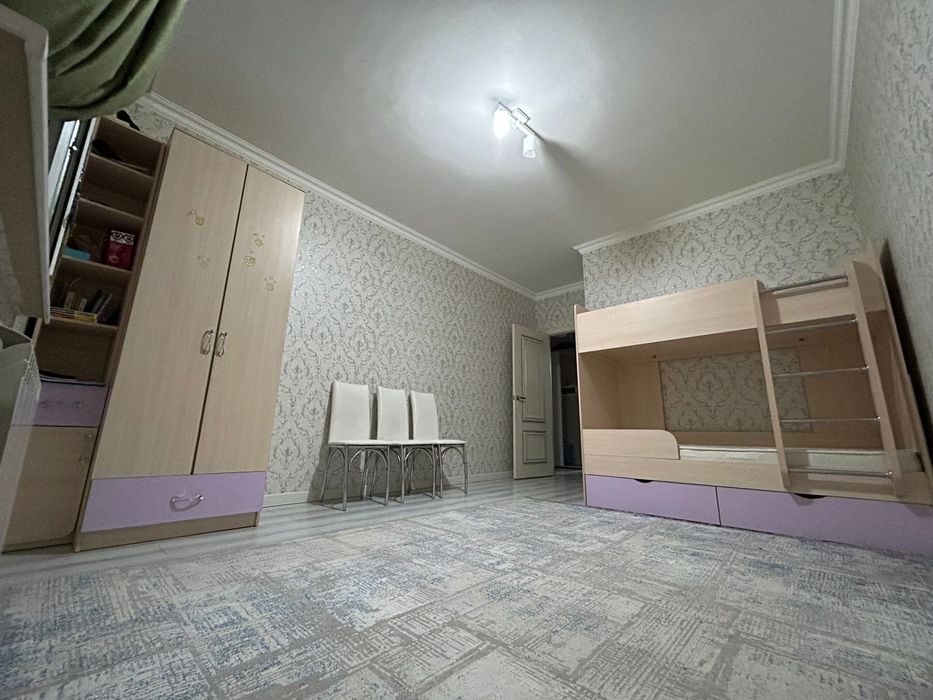 Продаю кровать и шкаф с полкой