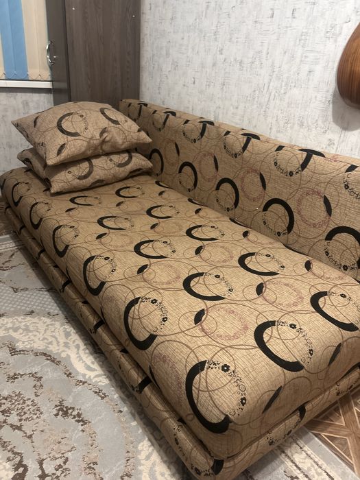 продается диван.