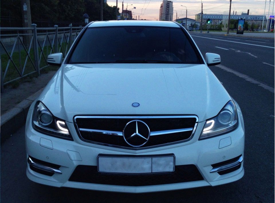 Решетка решётка радиатора мерседес w204  Amg. 2011-15 год