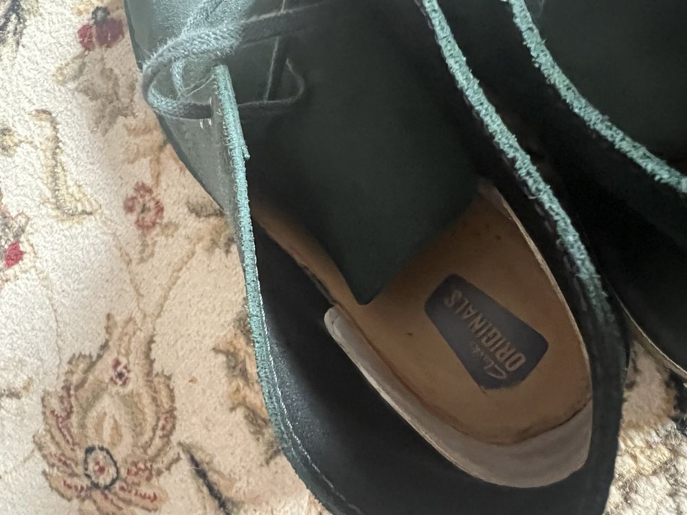 Продавам обувки Clarks desert suede тъмно зелени