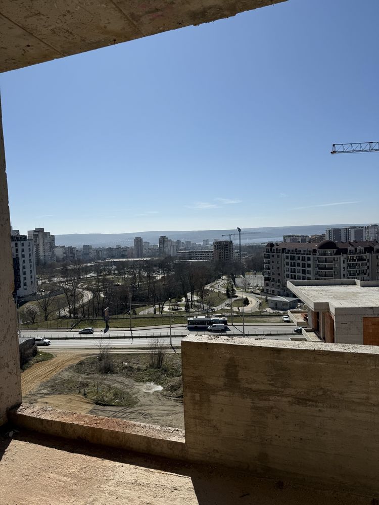 Тристаен апартамент в кв.Възраждане 4