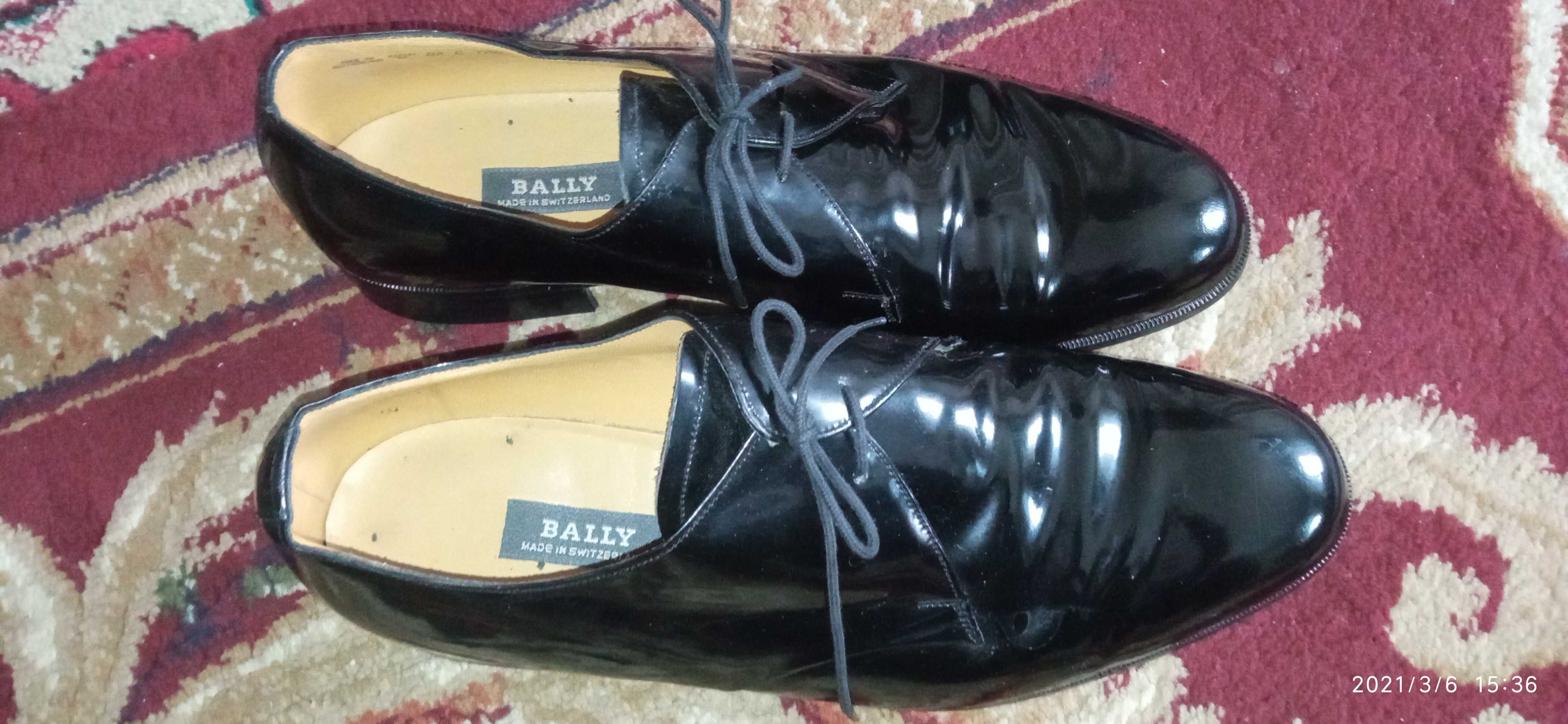 Швейцарские лакированные туфли фирмы "BALLY".