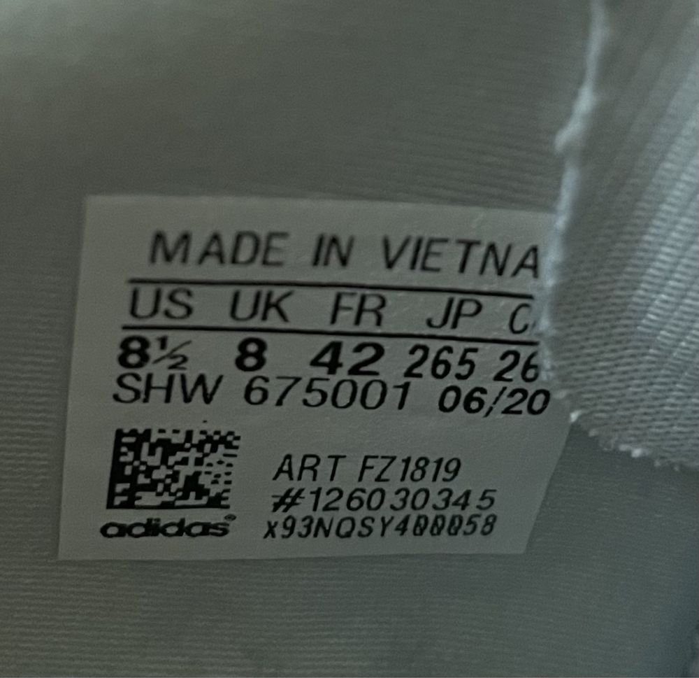 Adidas nou fara eticheta marimea 42