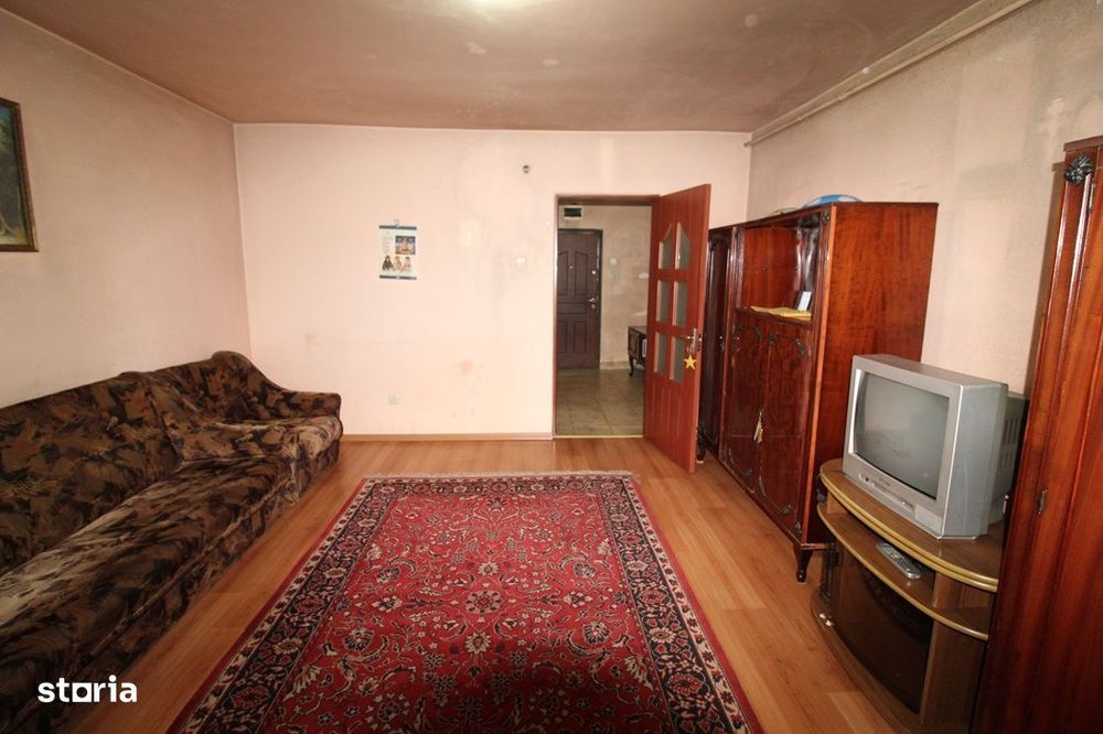 Vând garsonieră în Hunedoara, zona Micro3-ACR, 29mp, et. 7