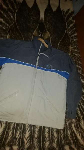 Продавам оригинално яке "Quiksilver"