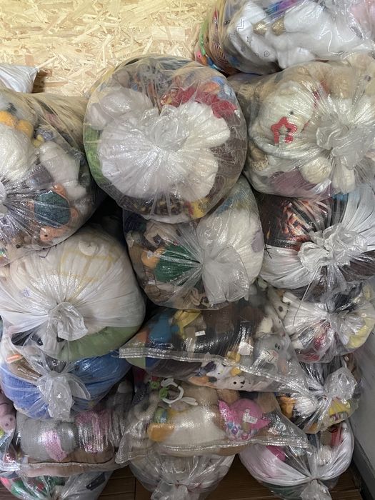 Plușuri jucării mascote din pluș la kg ambalate in cutii de 10 kg