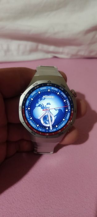 Часовник нов Huawei pro 5