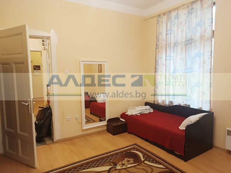 Дава се под наем Тристаен апартамент в София, Център - 125 кв.м за 750 € - Снимка #12