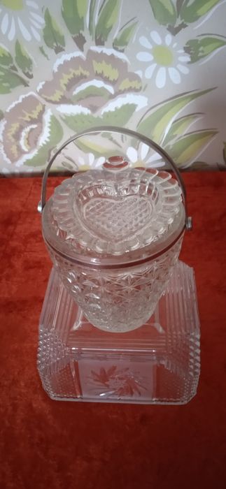 Хрустальные вазы- салатницы.стеклянные разетки и конфетница с ручкой