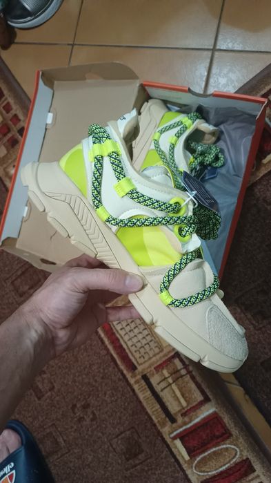 Adidasi Lacoste / Noi cu etichetă