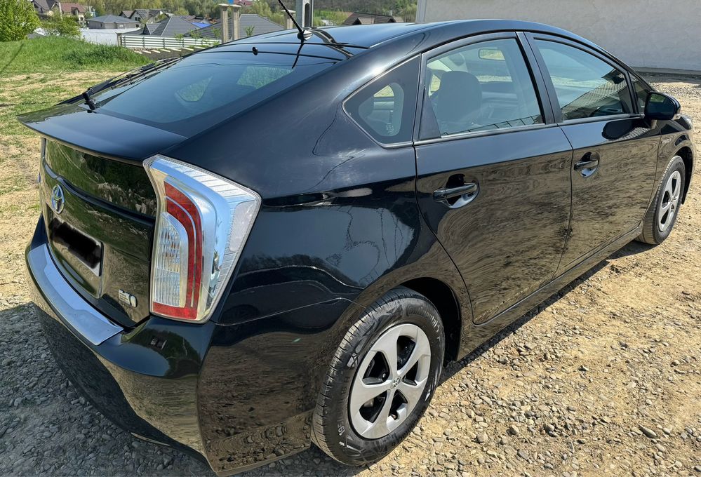 Toyota Prius Advance Hybrid