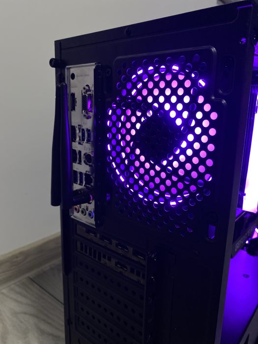 Vand PC GAMING | GARANTIE!! | Ryzen 7 5700X | RTX 3060TI | 32GB | 1TB