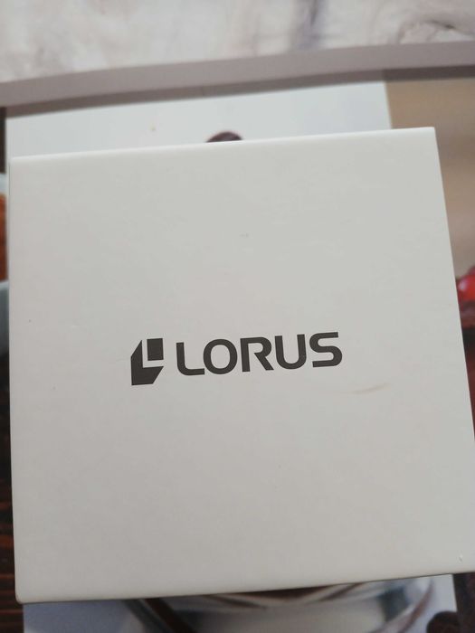 Часовник Lorus..