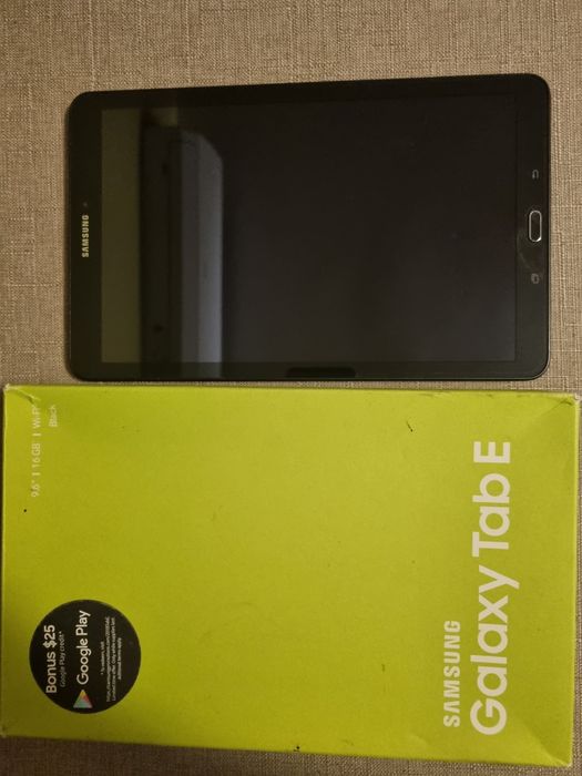 Таблет Samsung Galaxy Tab E T560 с процесор Quad-Core™ 1.3 GHz, 9.6",