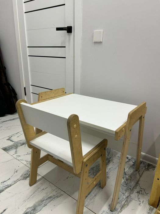 Продам детский стол и стул комплект
