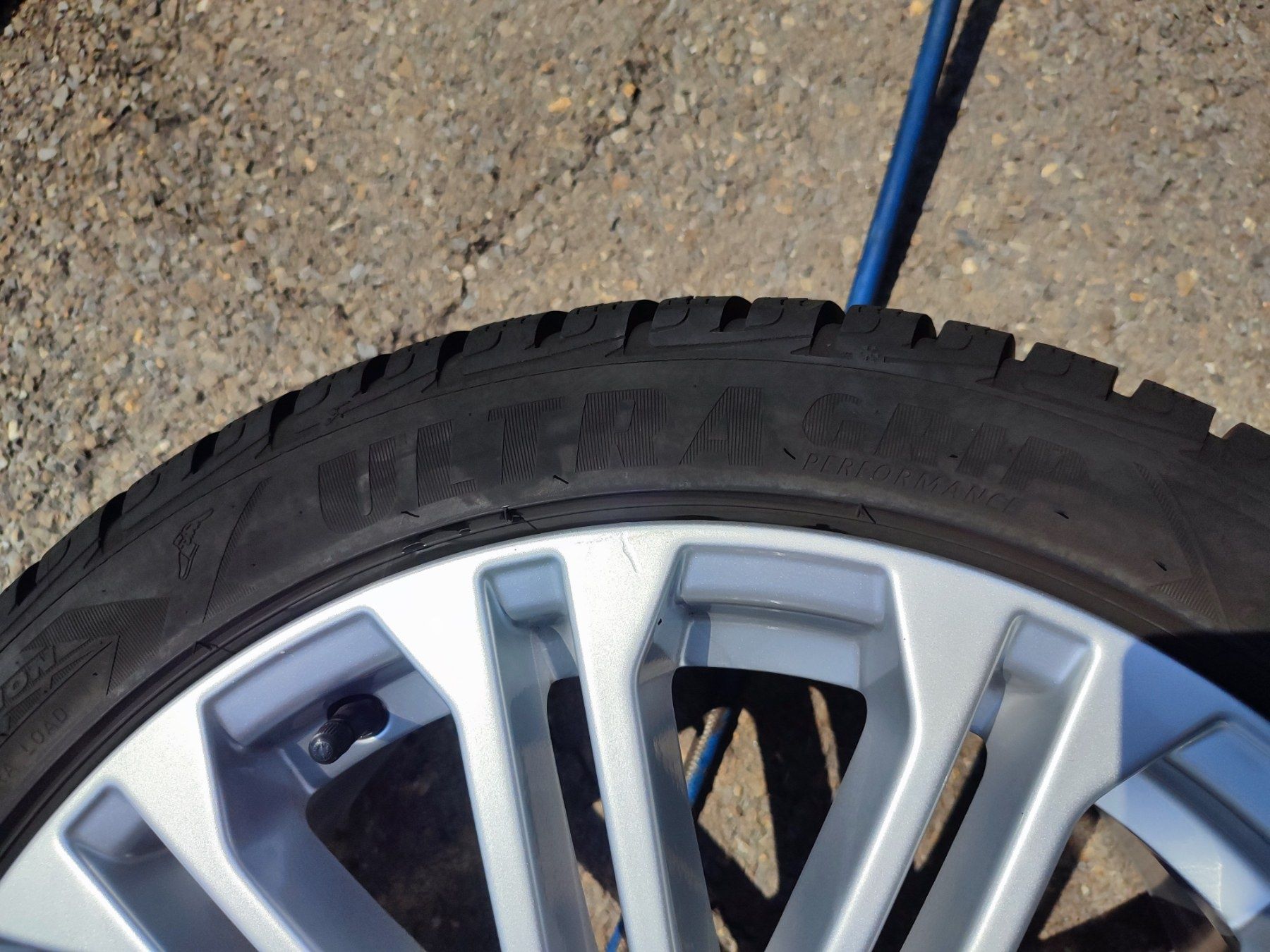 245/40/18" 2бр Good year ultra grip performance,dot2031,7mm