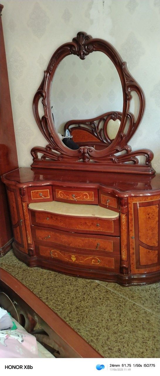 Продам китайский спални гарнитур
