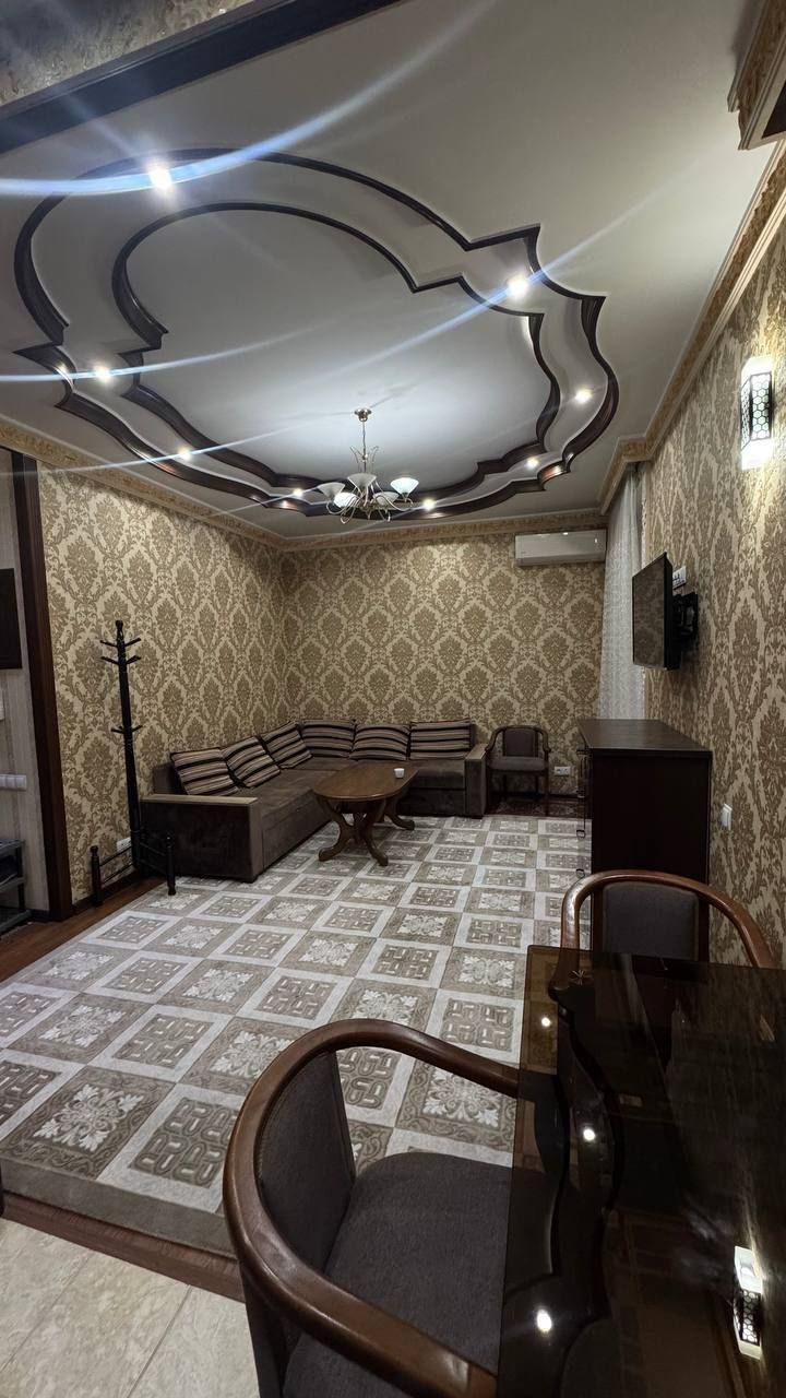 Купить квартиру на Мирабаде, высокие потолки 3.7 м2, кирпич, звони !