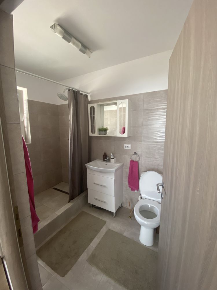 ÎNCHIRIEZ apartament cu o camera si parcare privata