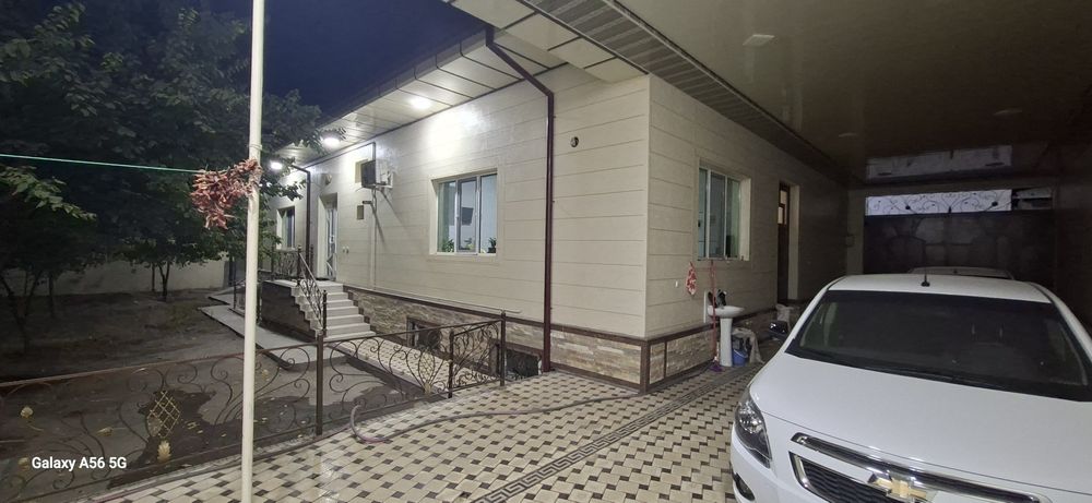 Uchastka sotiladi 11.5 sotix, 6 xona, 2 ta oshxona , 3 ta sanuzel