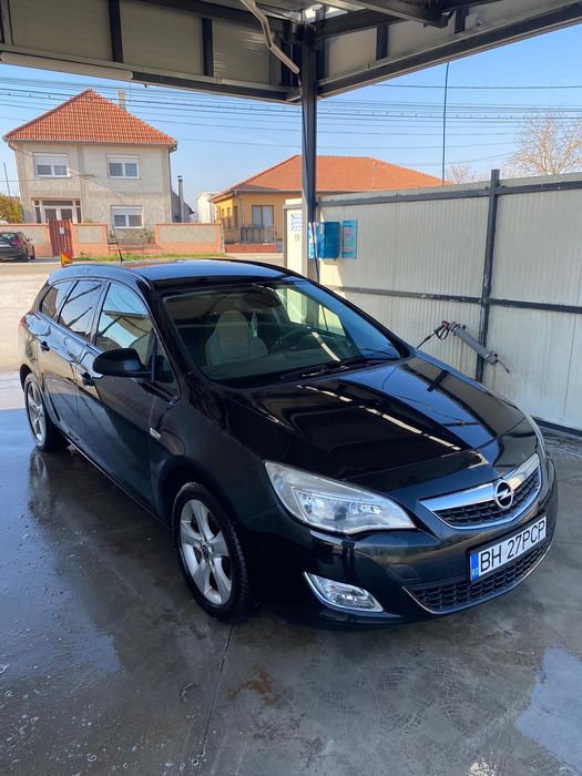 Vând Opel astra J