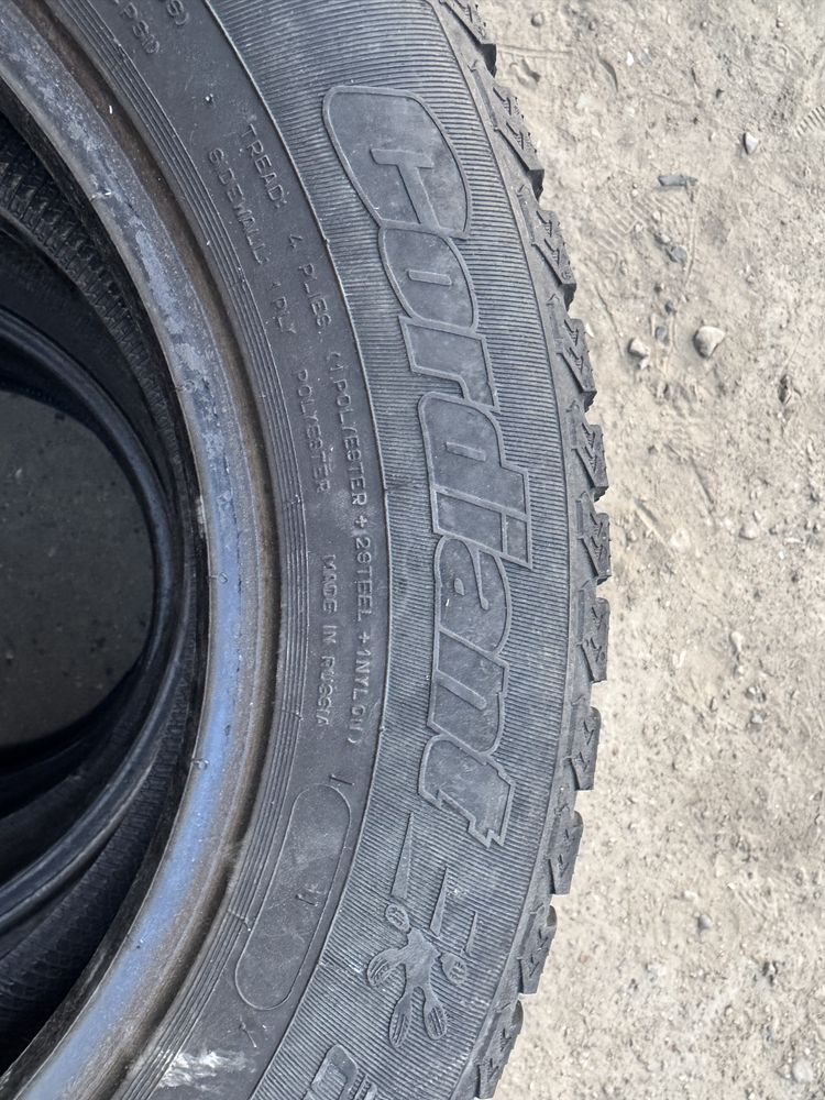 Продается зимние шины 195/65/15
