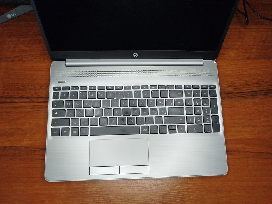 Срочно продам мощный Ноутбук HP Laptop 250 G8, 15.6 IPS, Core i7