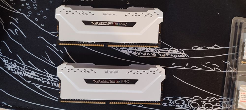 Оперативная память Corsair Vengeance RGB Pro White 16GB (2×8) DDR43000