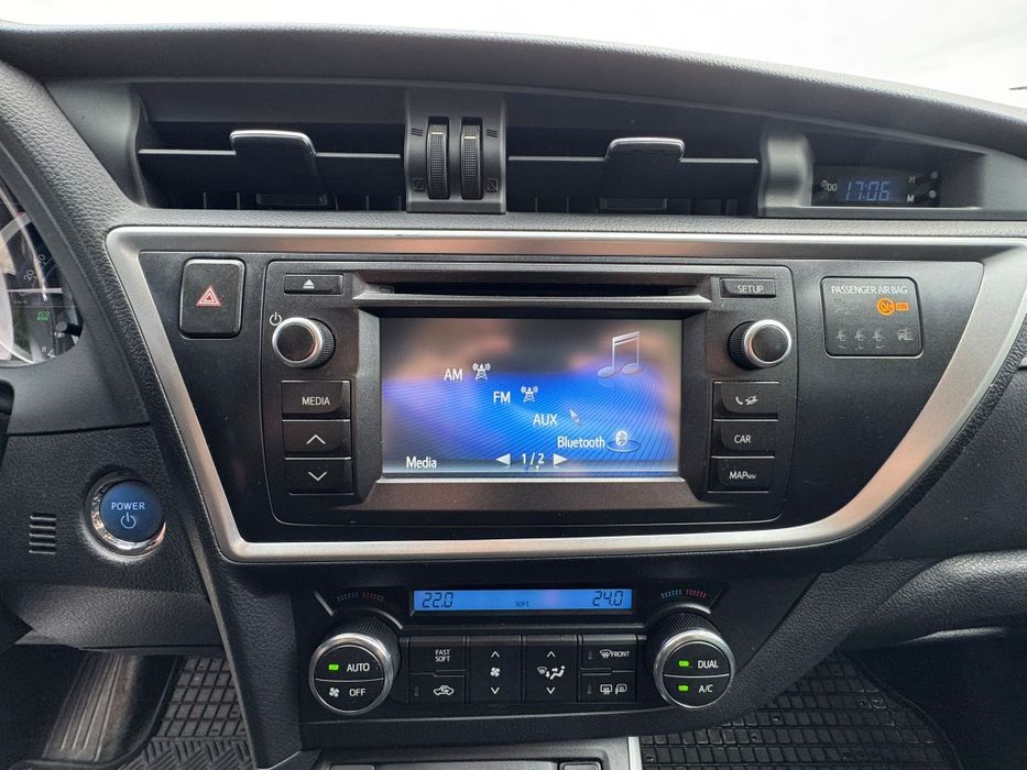 Toyota Auris , hibrid , 86.000 km , 2015
