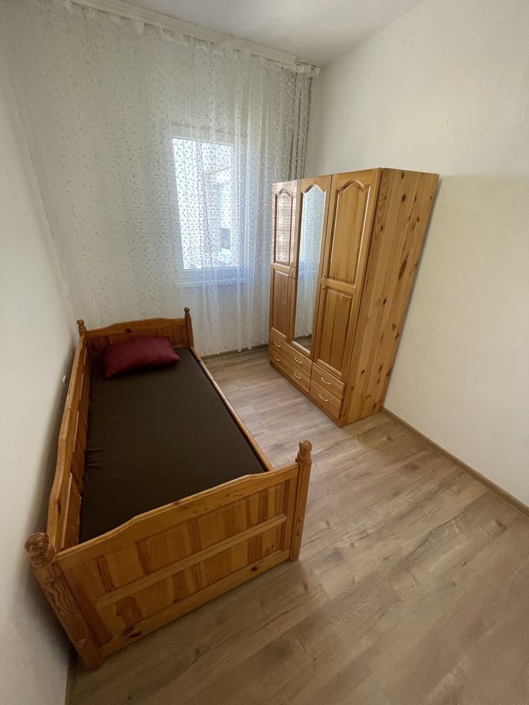 Дава се под наем Четиристаен апартамент в Асеновград - 67 кв.м за 321.3 € - Снимка #1
