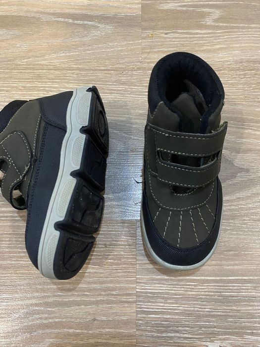 Продам детскую обувь