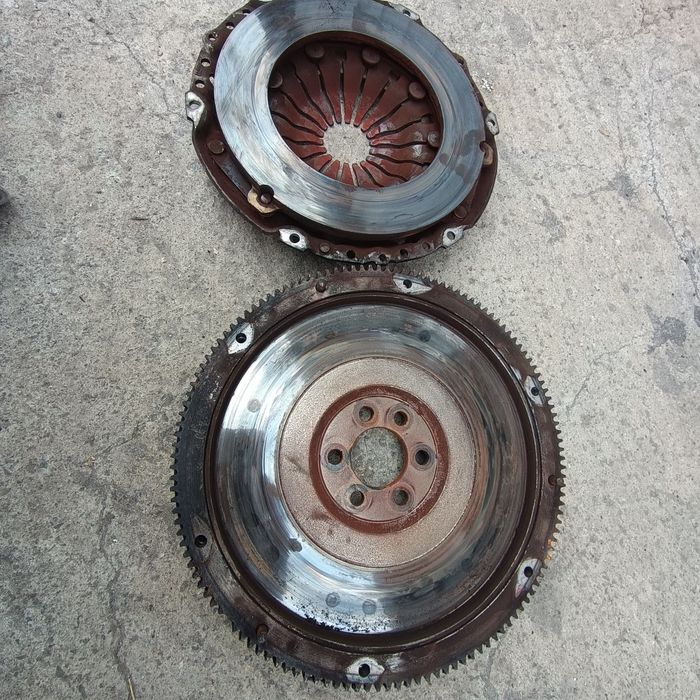 Продавам Твърд  Маховик