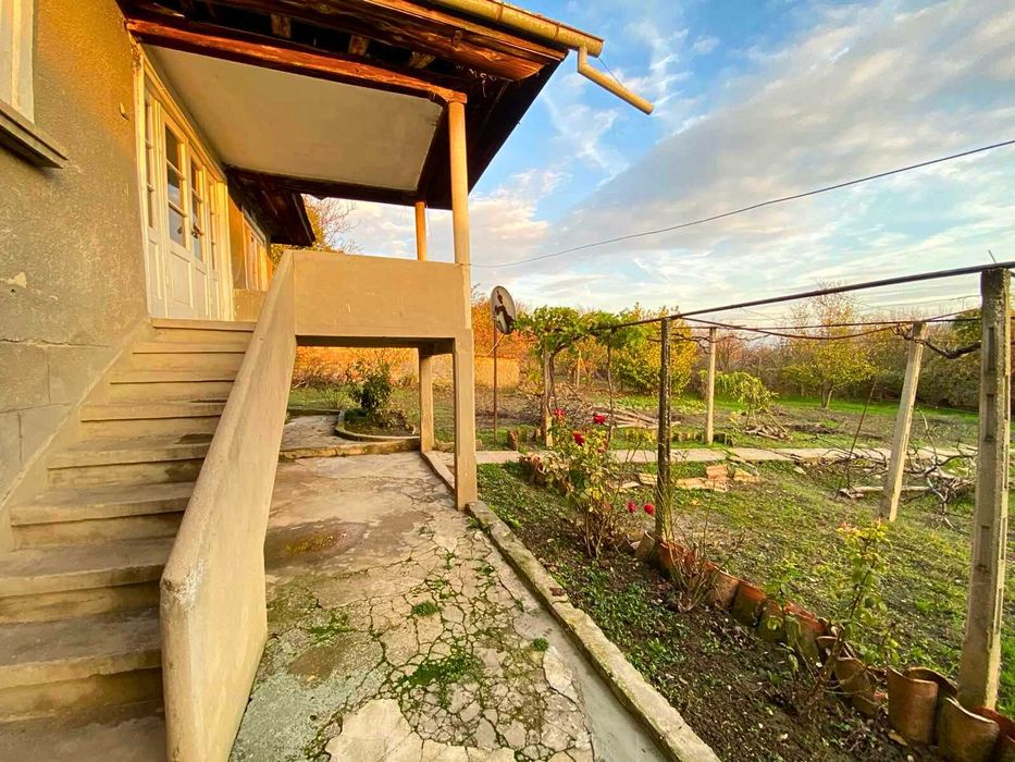 Продава КЪЩА, с. Янково, Шумен