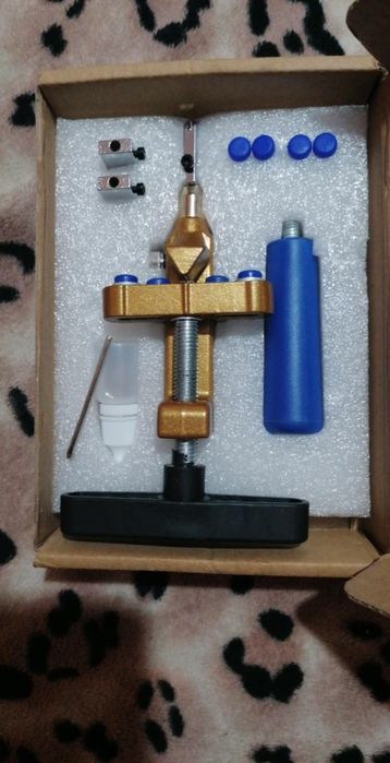 Mașina de gresie, sticla