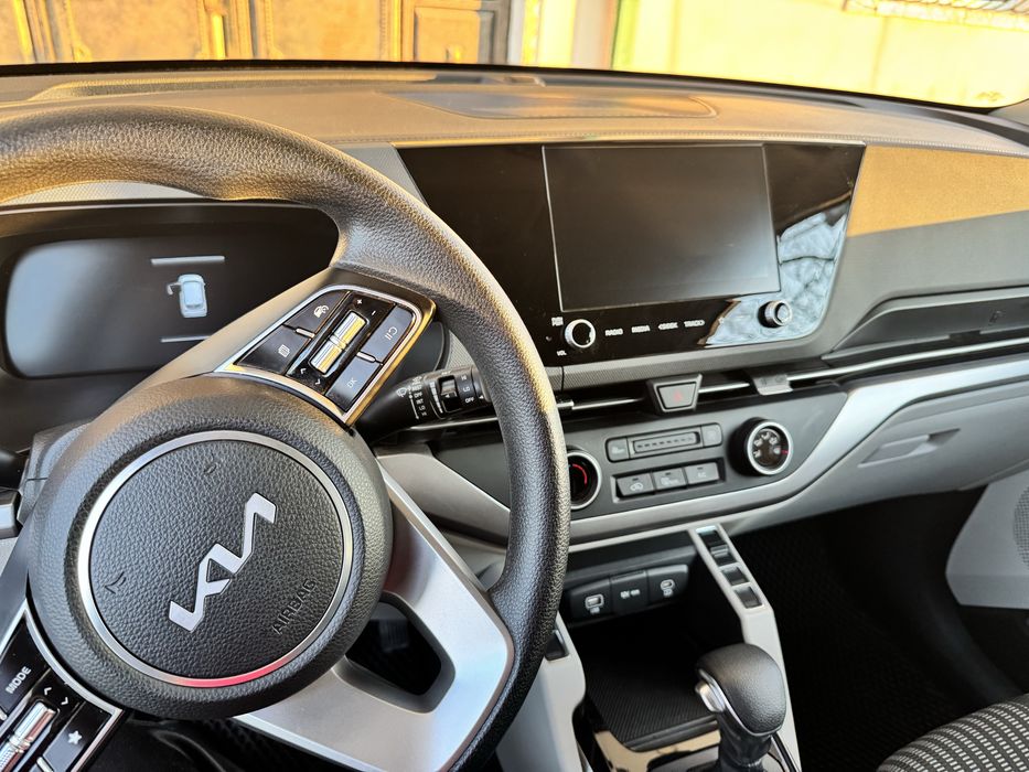 Киа Carens 1 позиция, 6 местный